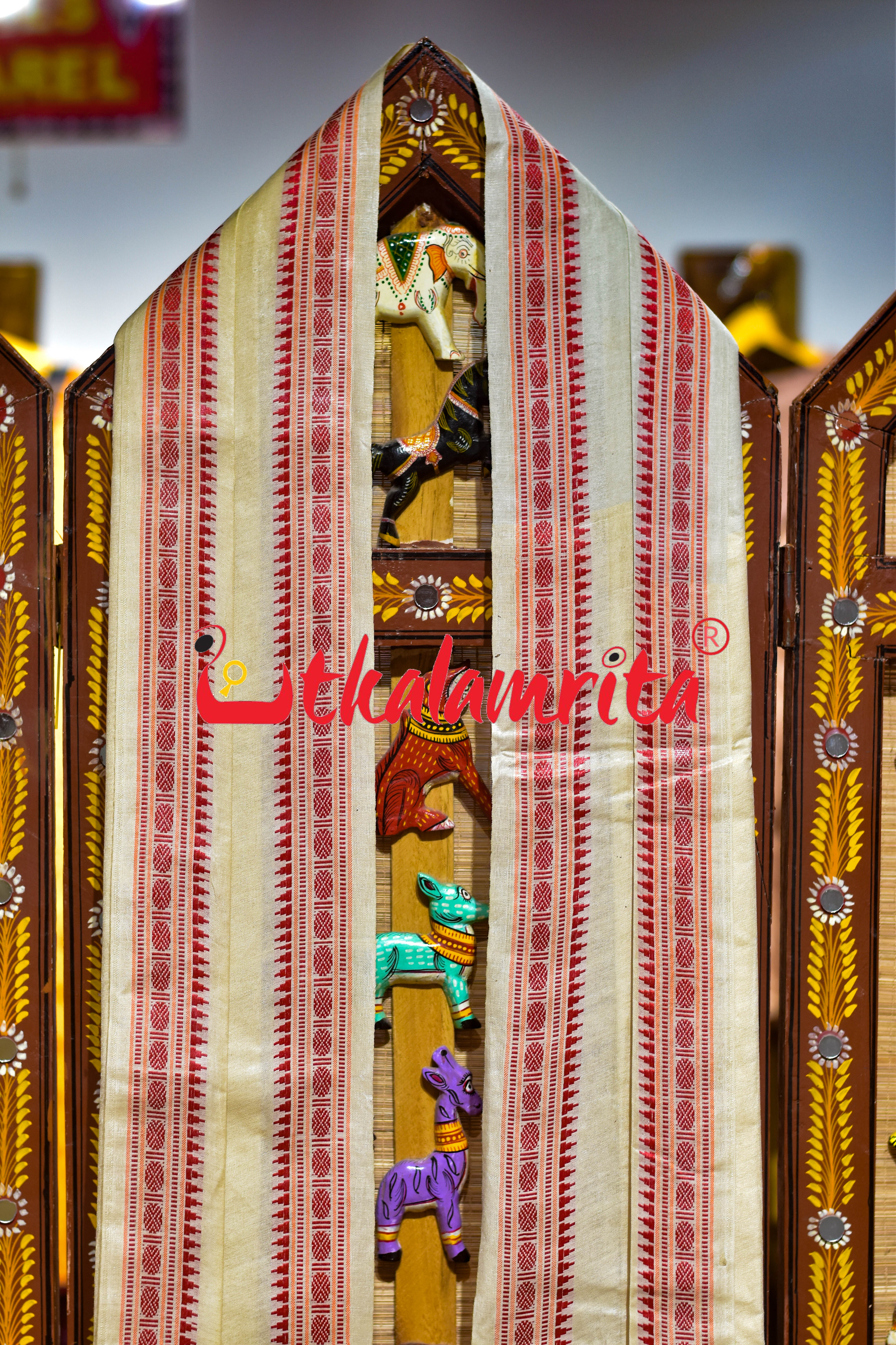 Cream with Red Border (Uttaria)