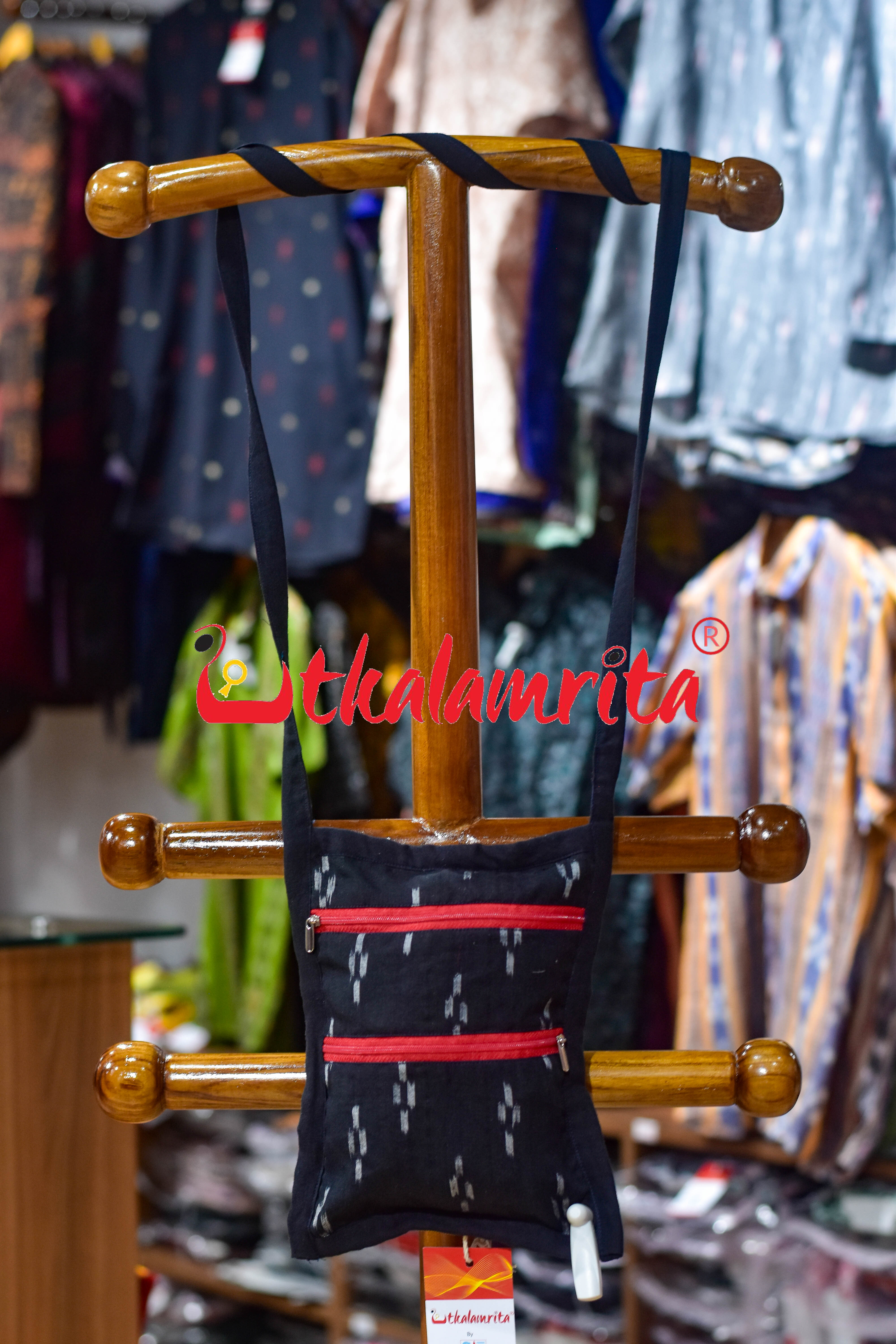 Black Mini Pasapali Small Sling Bag