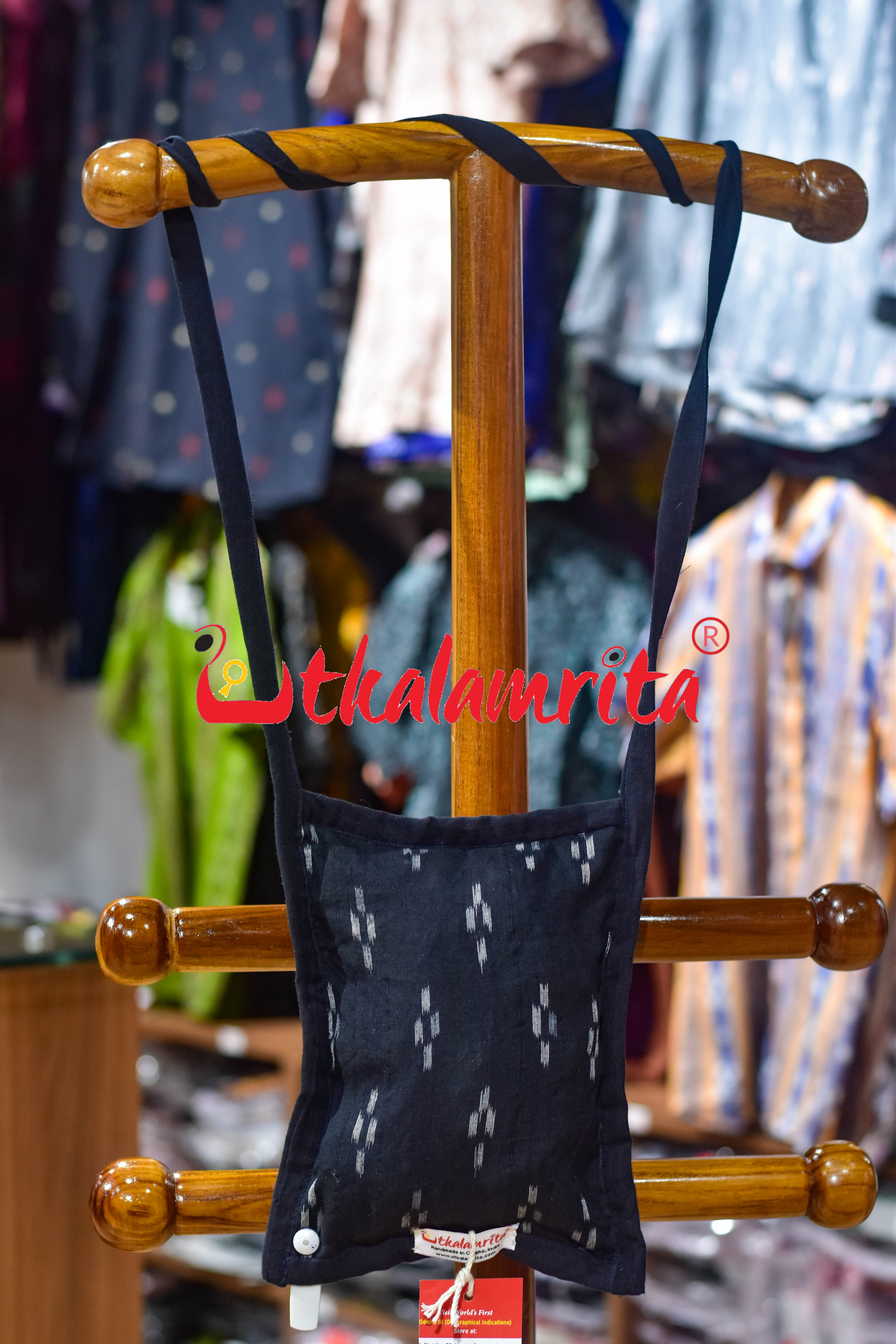 Black Mini Pasapali Small Sling Bag