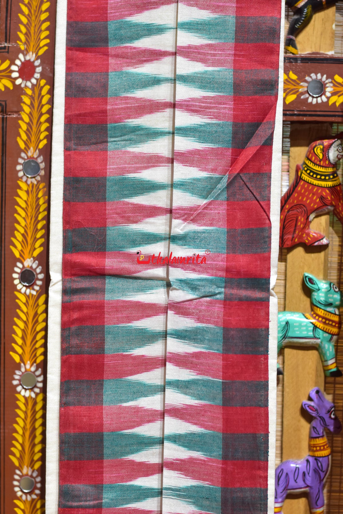 Red Kumbha Border (Uttaria)