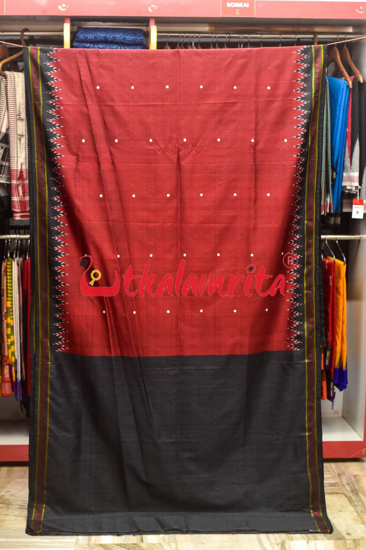 Laal Dongria Silk Saree