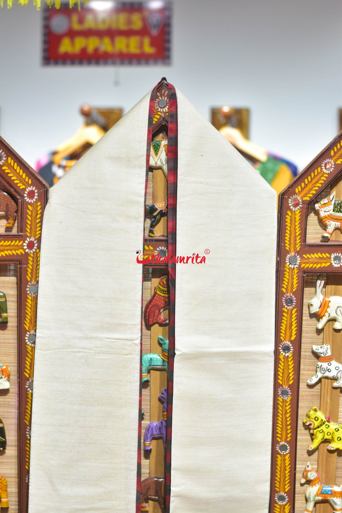 Red Kumbha Border (Uttaria)