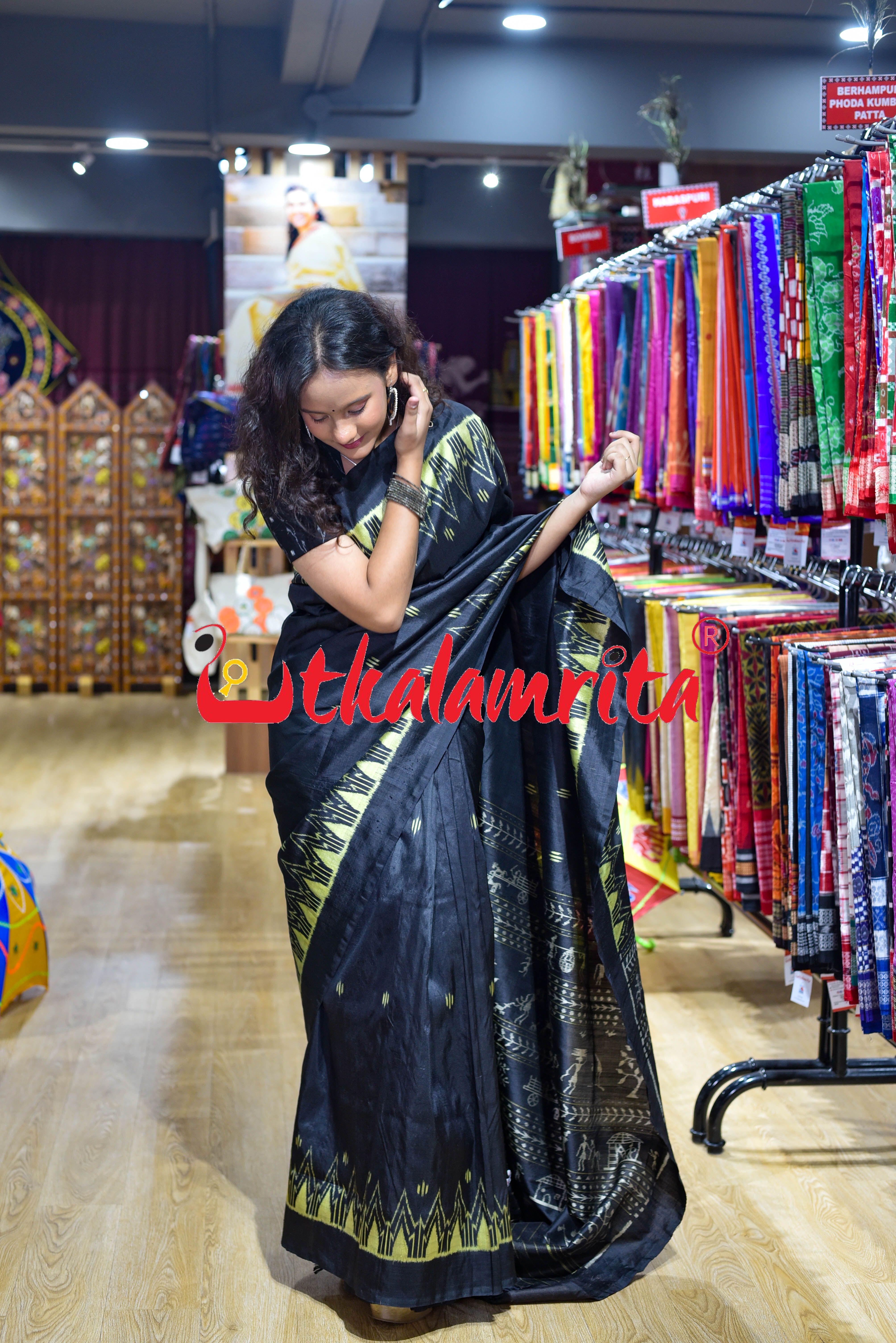 Black Lemon Temples Saura Anchal Khandua Silk Saree