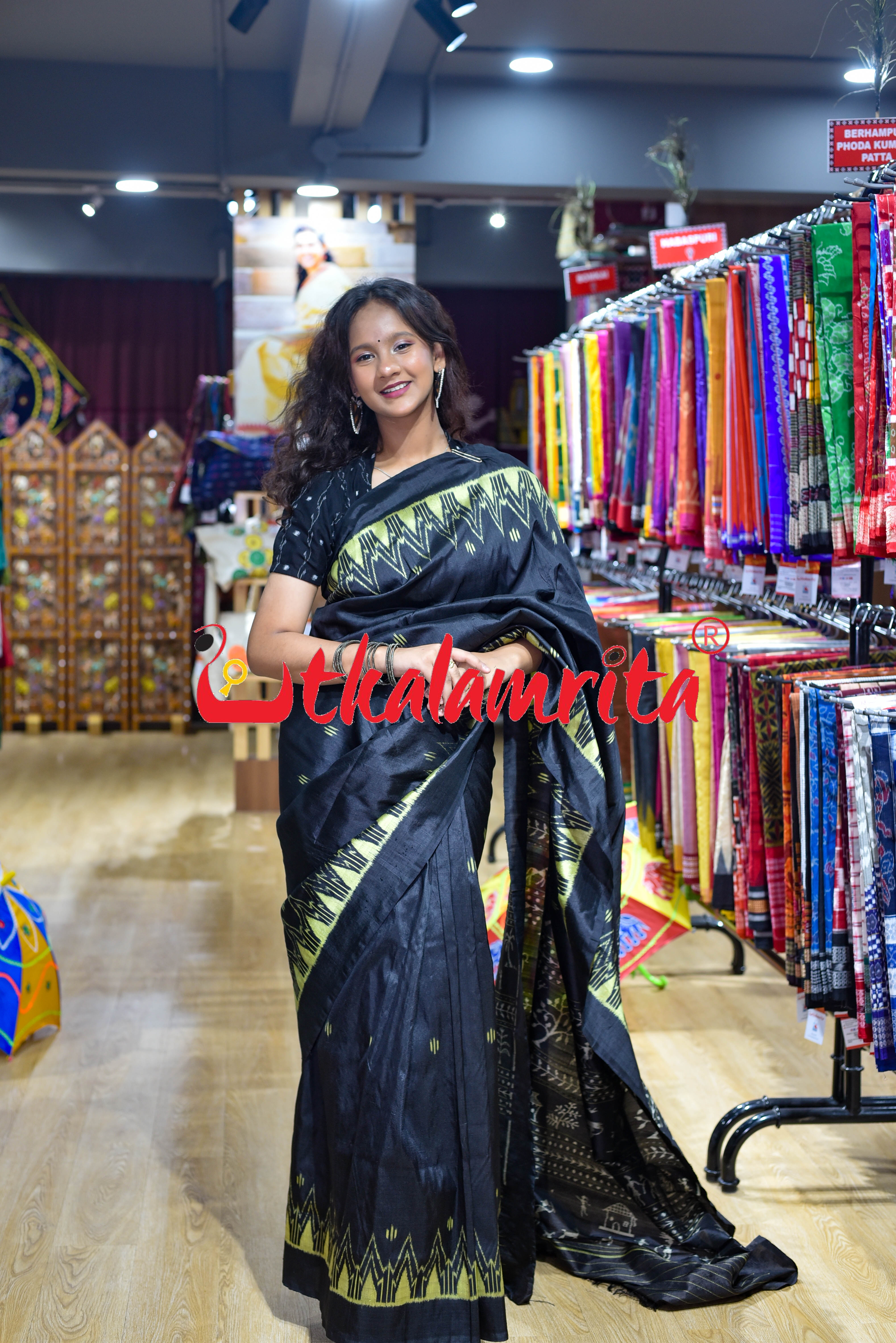 Black Lemon Temples Saura Anchal Khandua Silk Saree