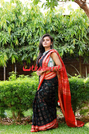 13 Motifs Black Red Saree