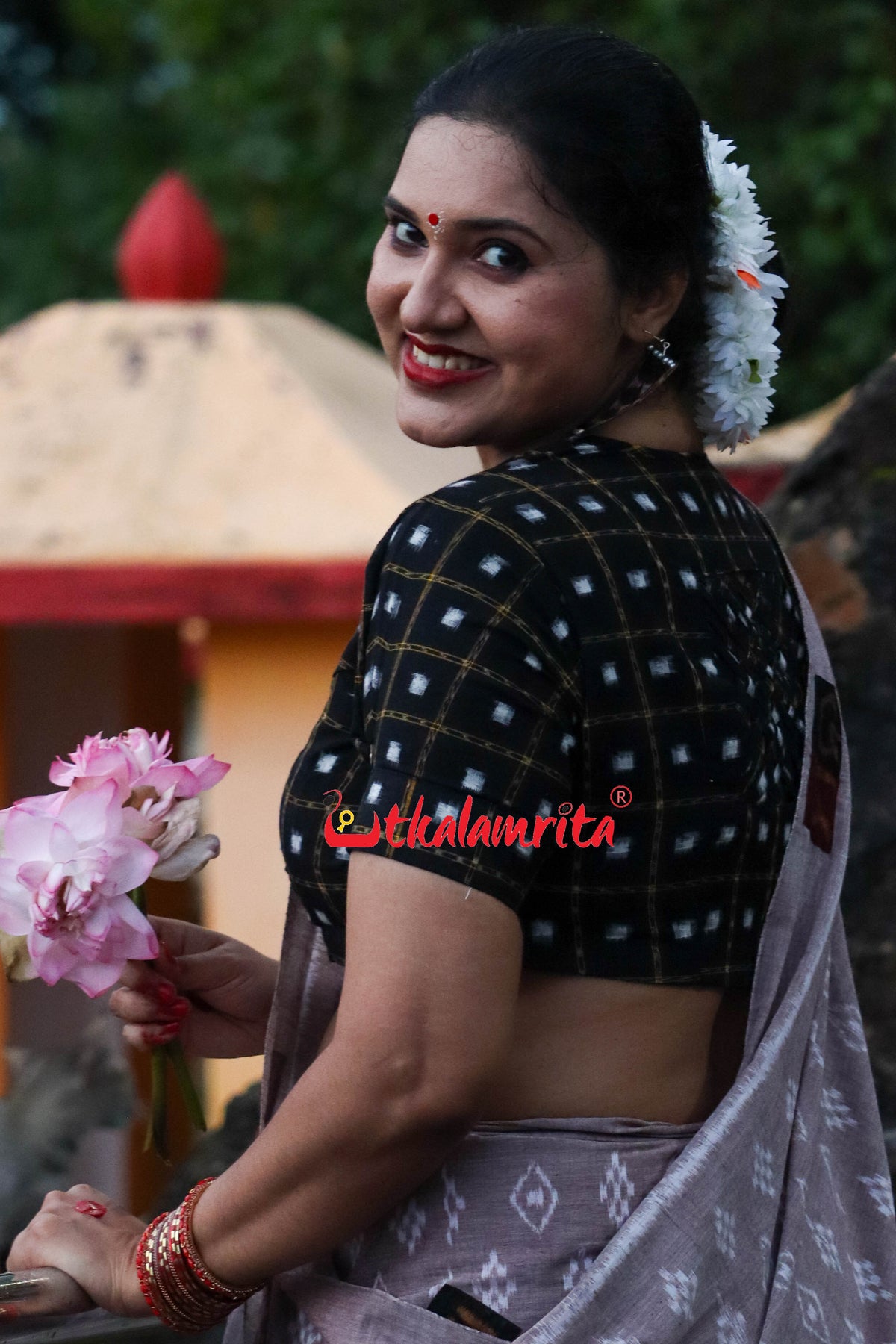 Tipa With Black Kuthi (Blouse)