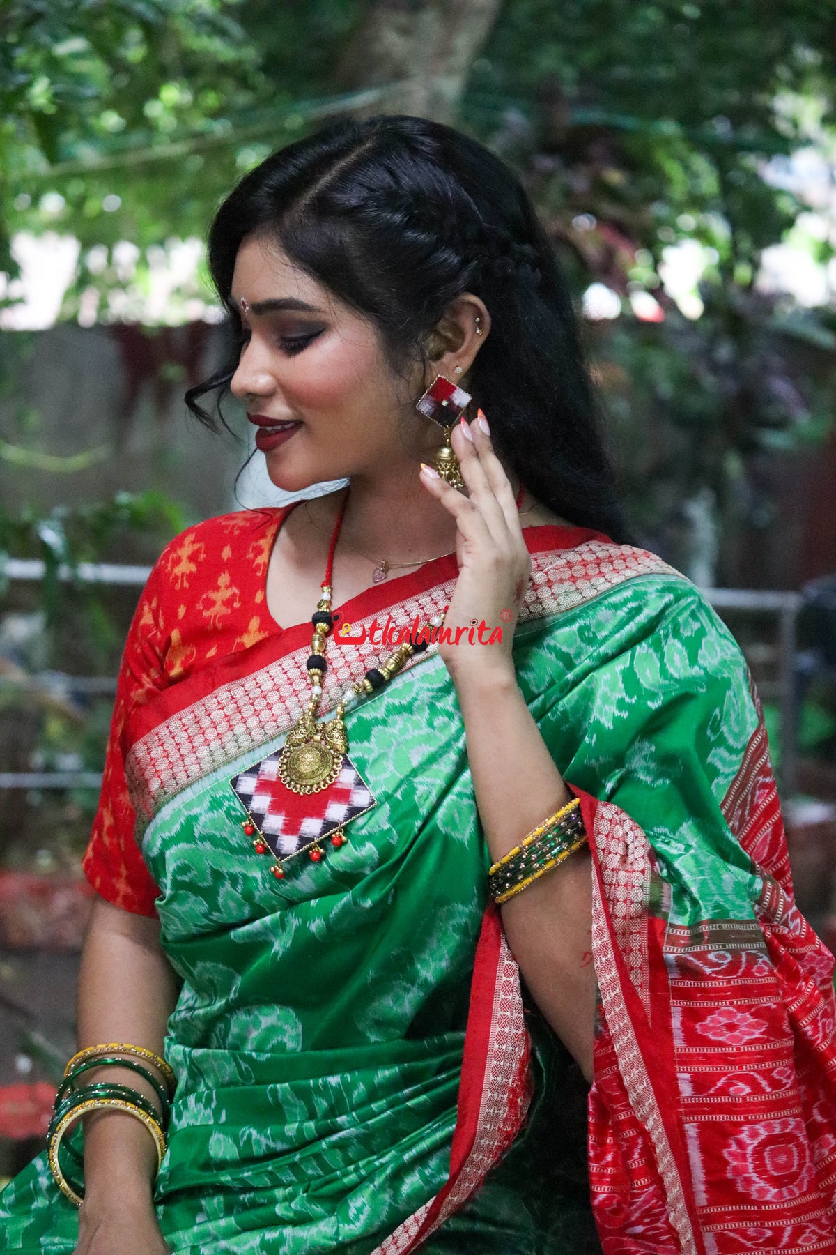 Tribals Standing Red (Blouse)