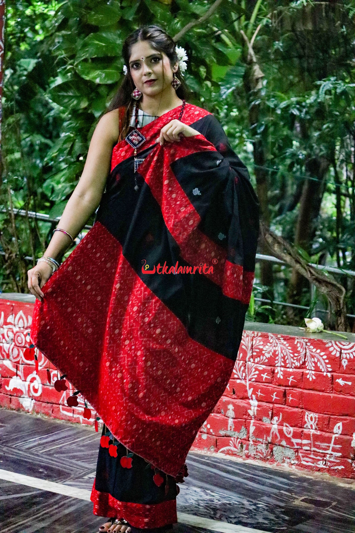 Black Apple Design S Bandha Designer Cotton Saree