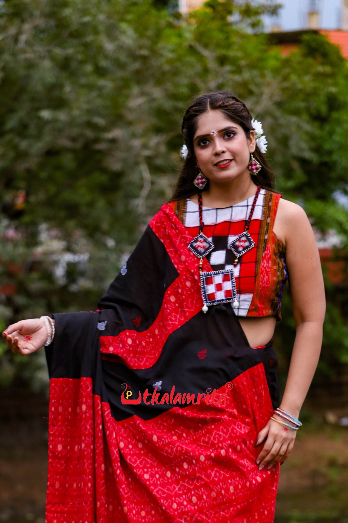 Contrast Bichitrapuri RBW Sleeveless (Blouse)