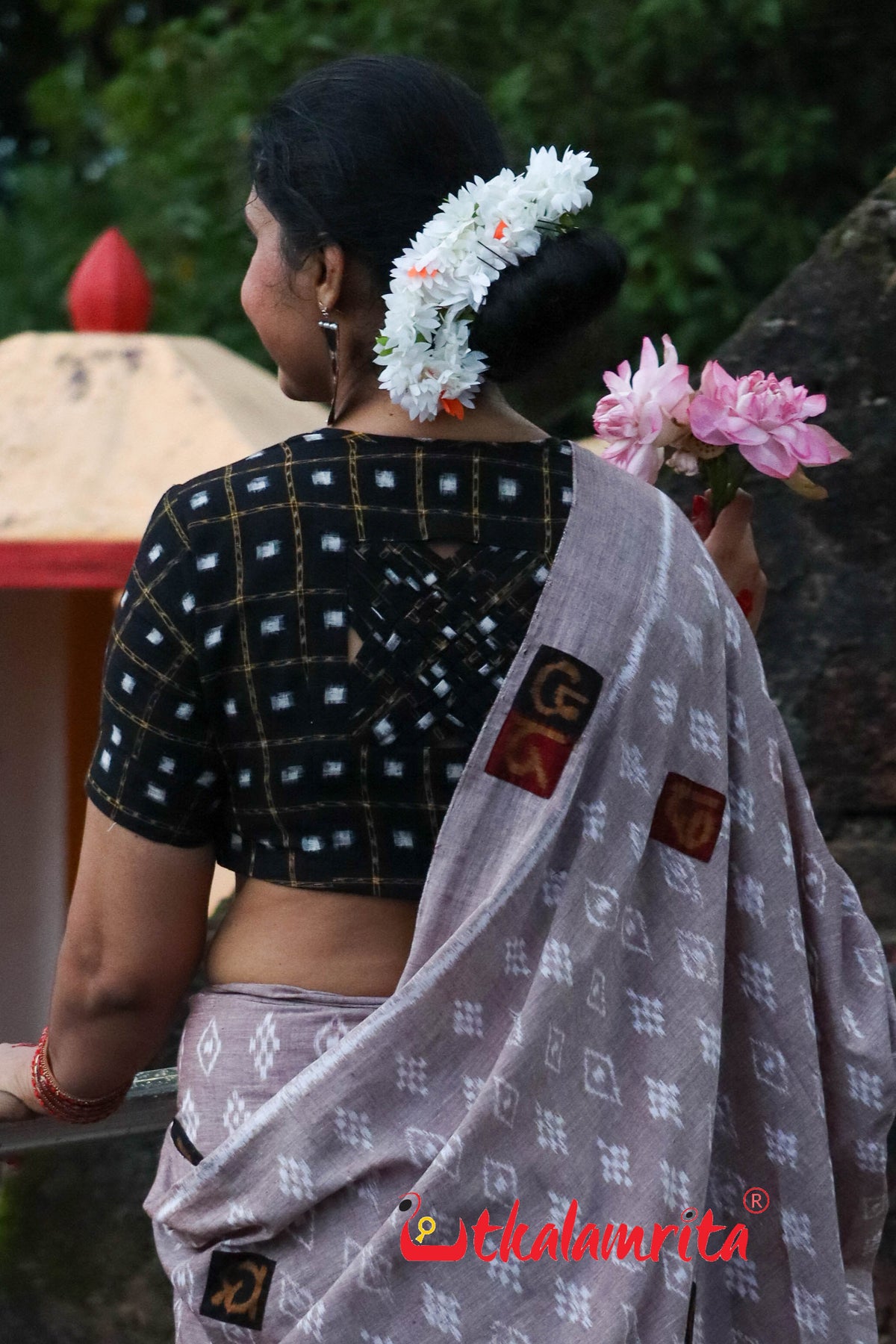 Tipa With Black Kuthi (Blouse)