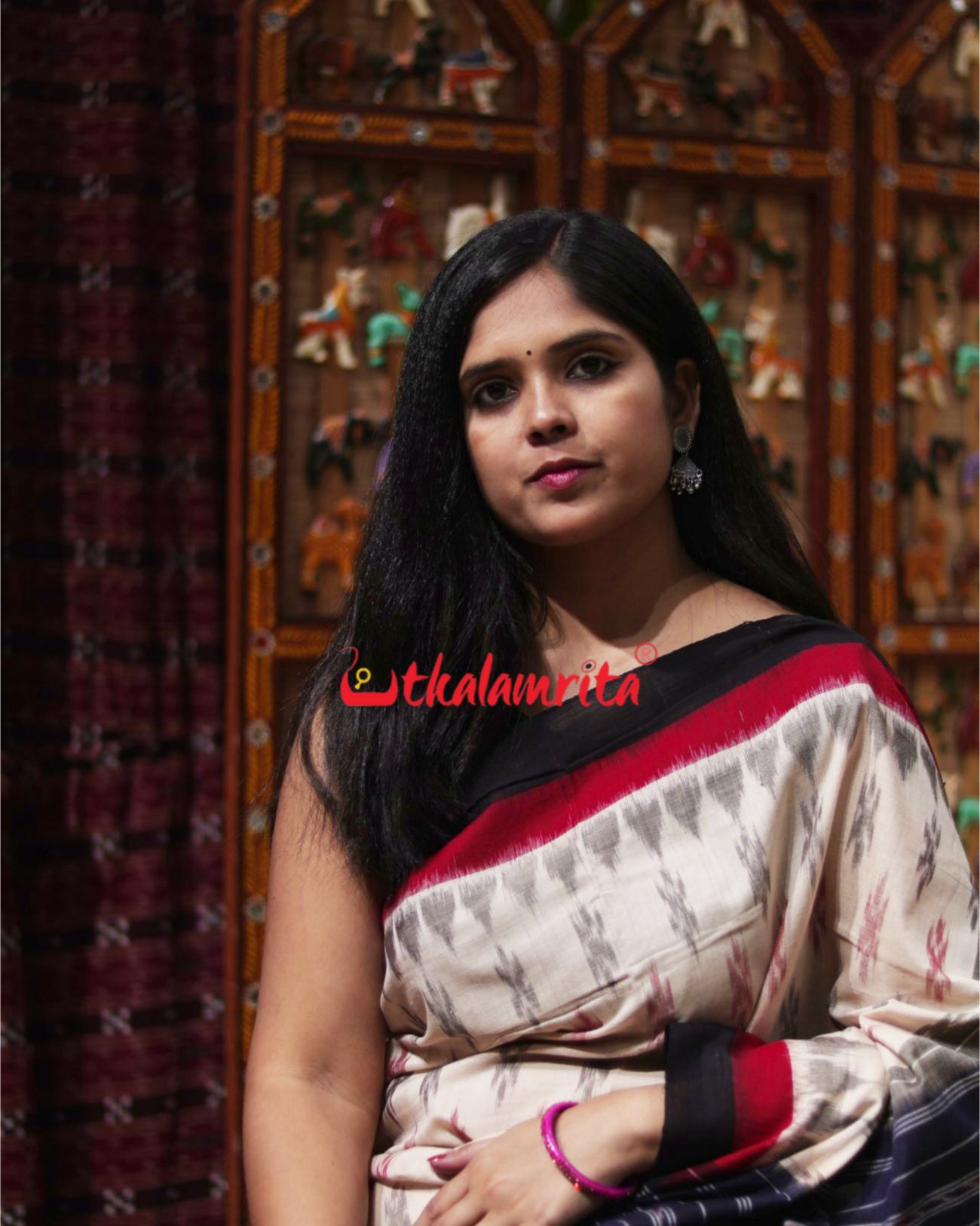 Red Black Double Border Off White Damru Khandua Cotton Saree