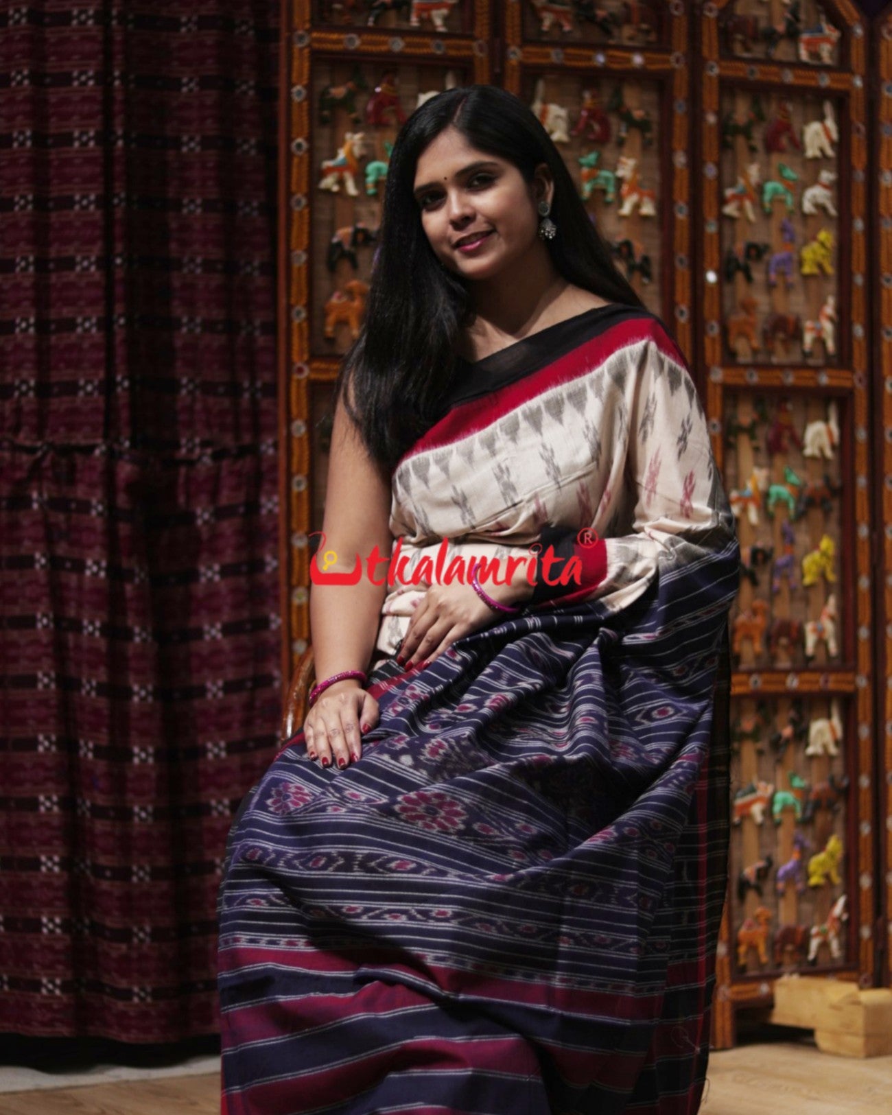 Red Black Double Border Off White Damru Khandua Cotton Saree