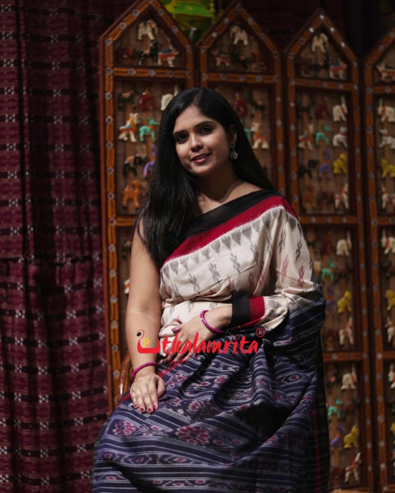 Red Black Double Border Off White Damru Khandua Cotton Saree