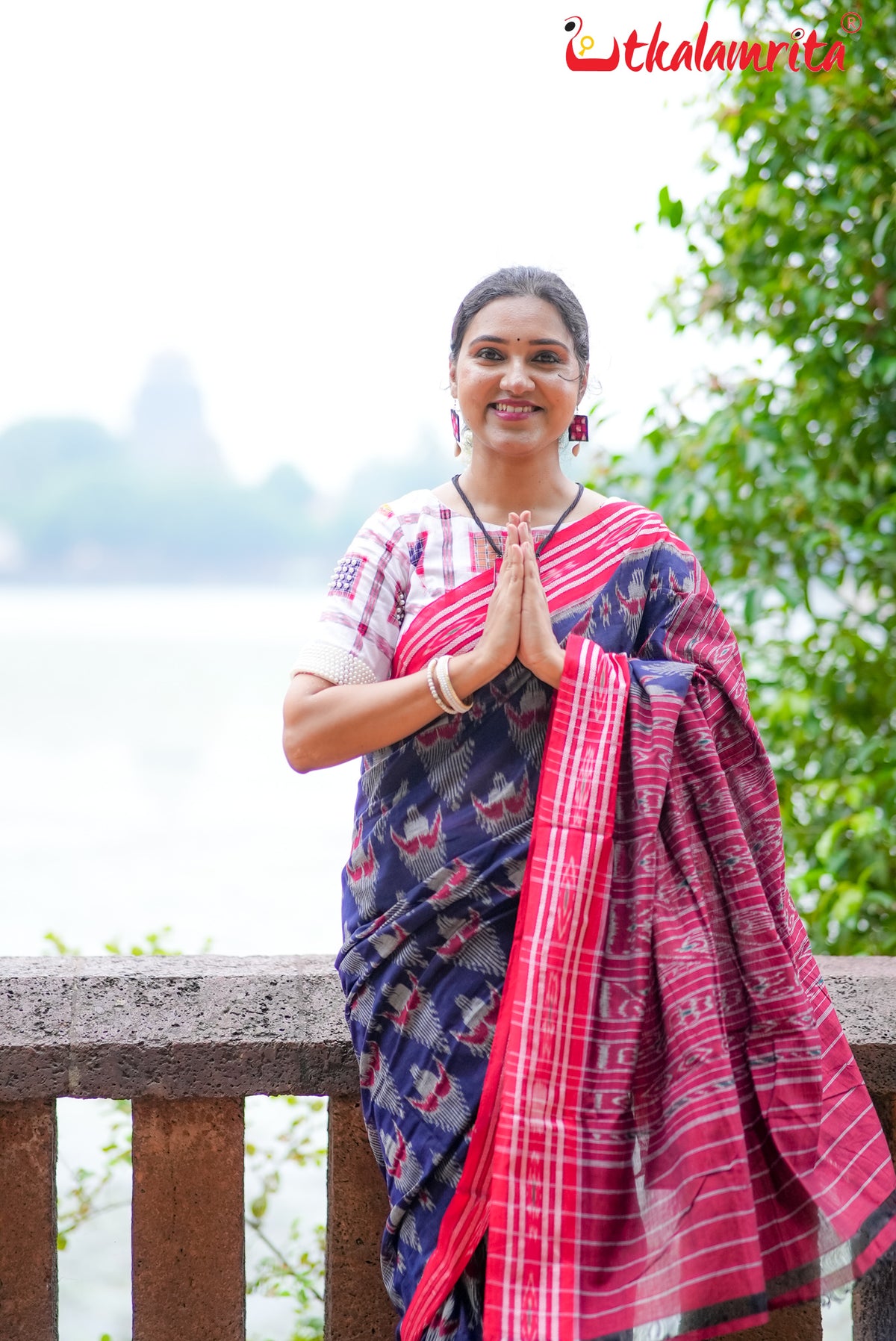 Navy Blue Red Border Grey Arrow Cotton Saree