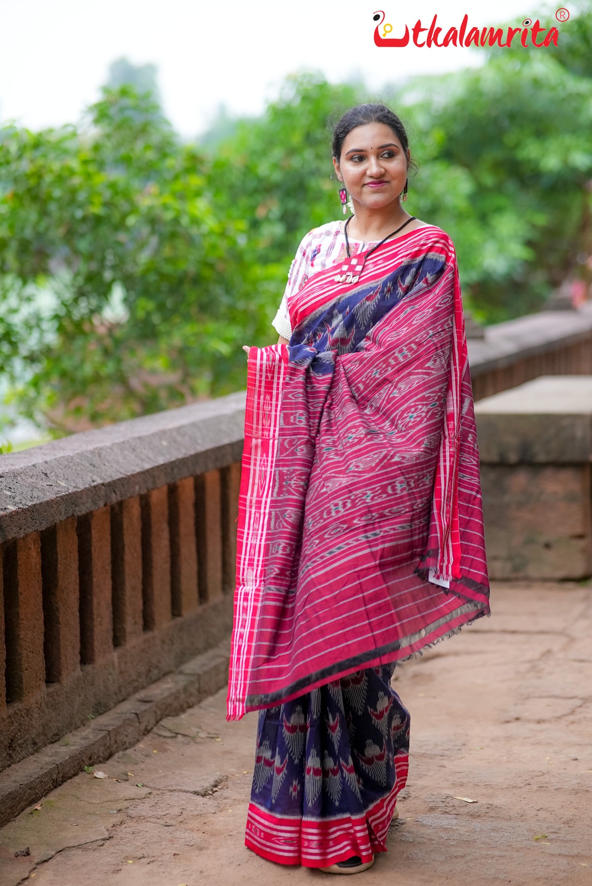 Navy Blue Red Border Grey Arrow Cotton Saree