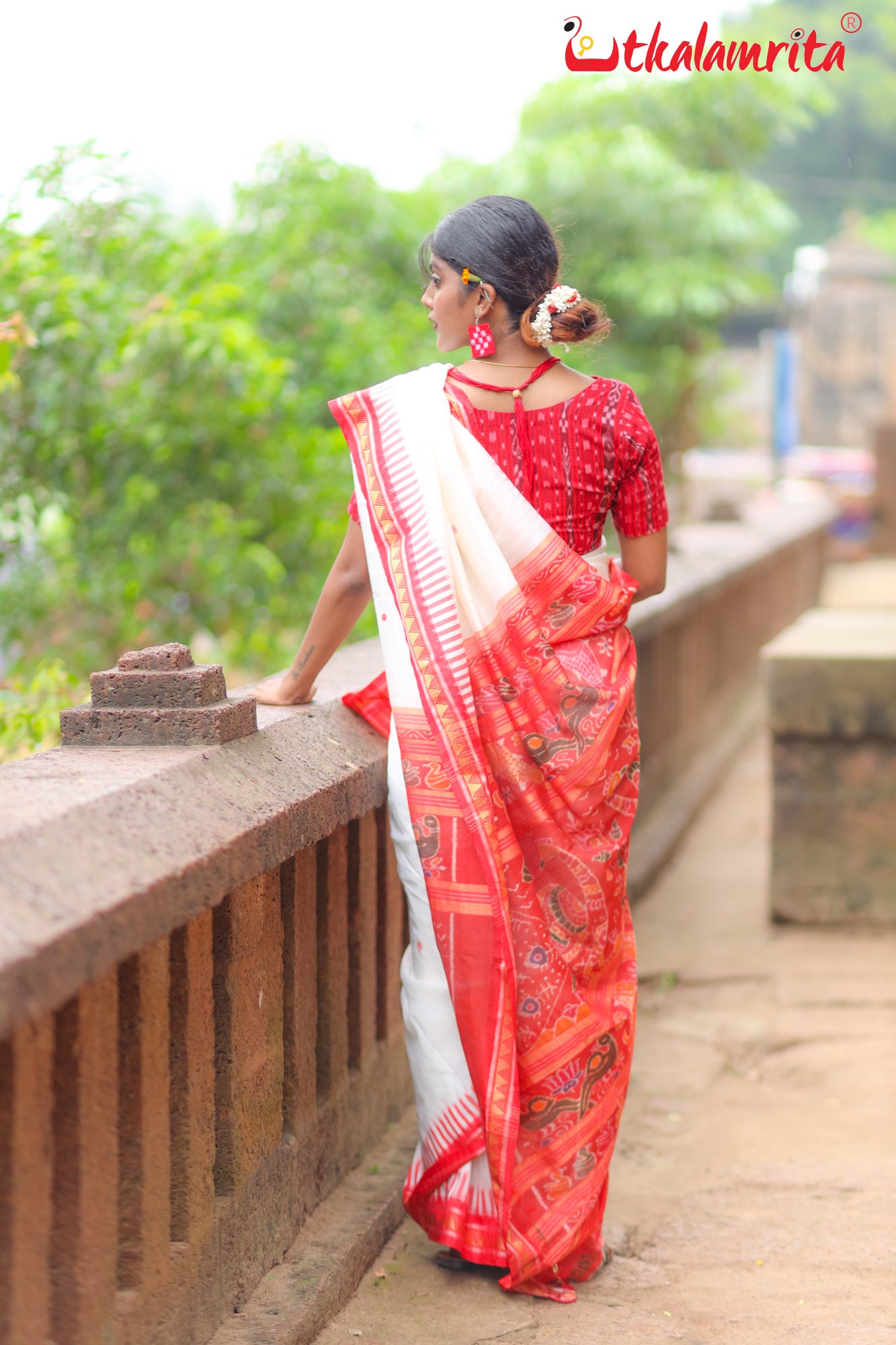 White Dongria Border Mayur Anchal Khandua Silk Saree (Copy)