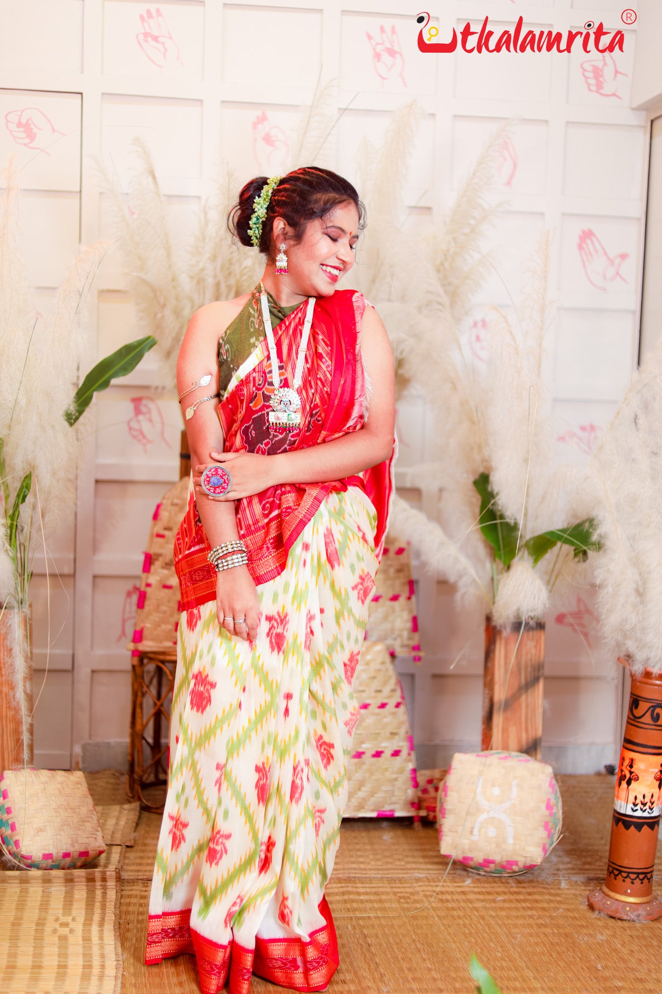 Red Lotus In White Khandua Silk Saree