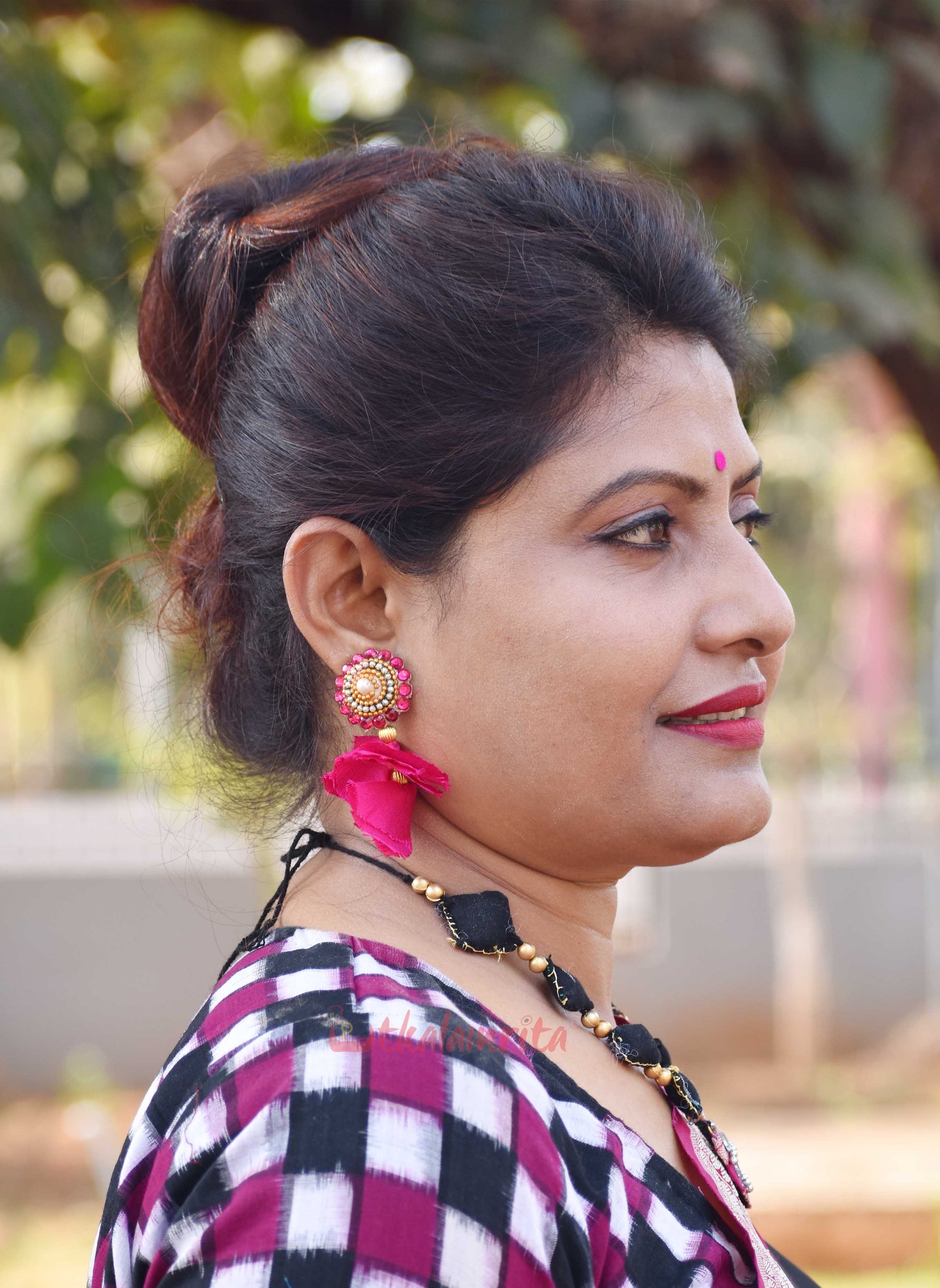 Share 127+ earrings for silk saree