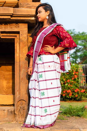 Santal Disom - Old and Traditional way of cloth Weaving. The range of  clothing incorporates Jharkhand woven textiles and Santhal saree cloth to  create festive wear, casual wear, and formal wear. The