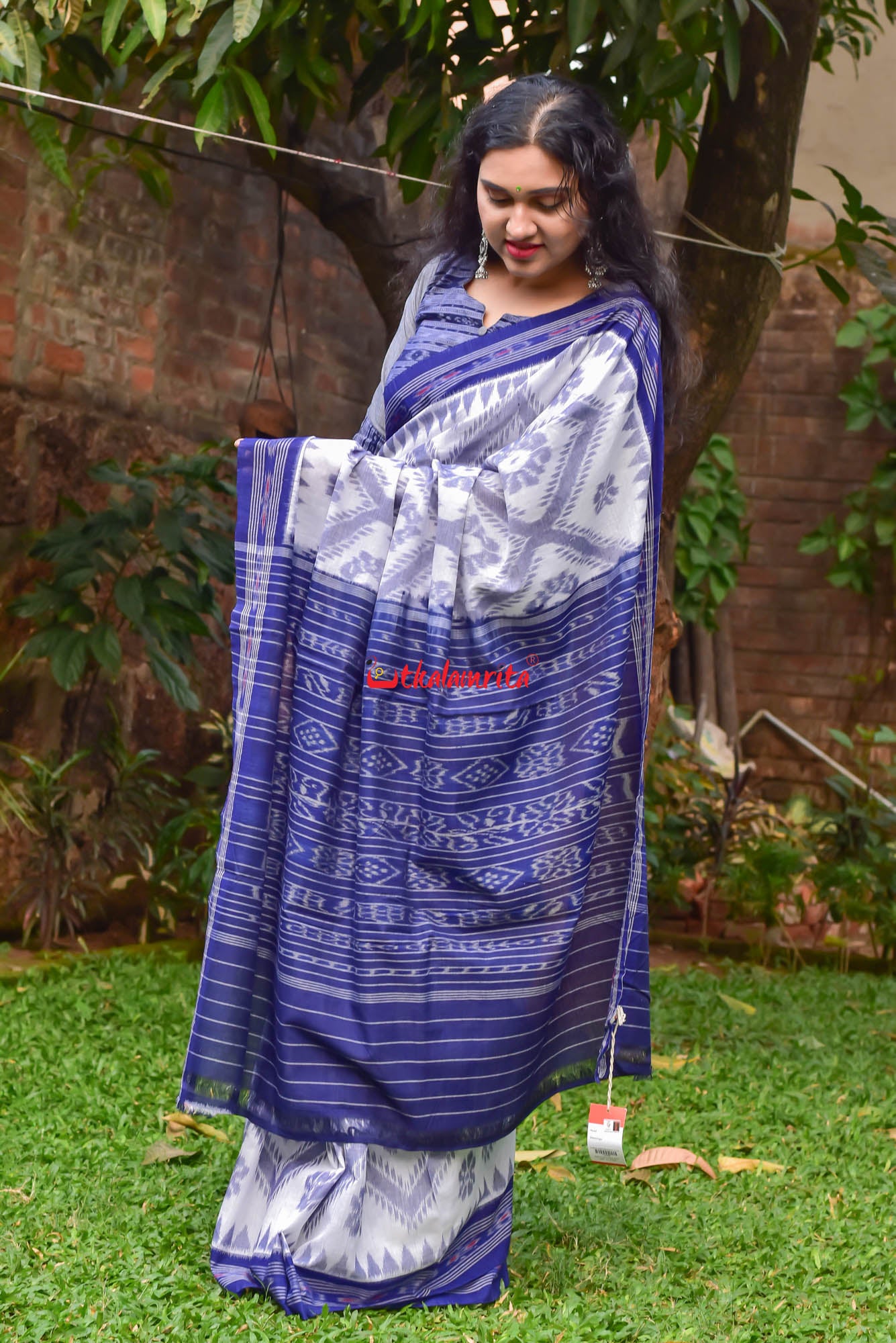 White Blue Bada Phula Cotton Saree