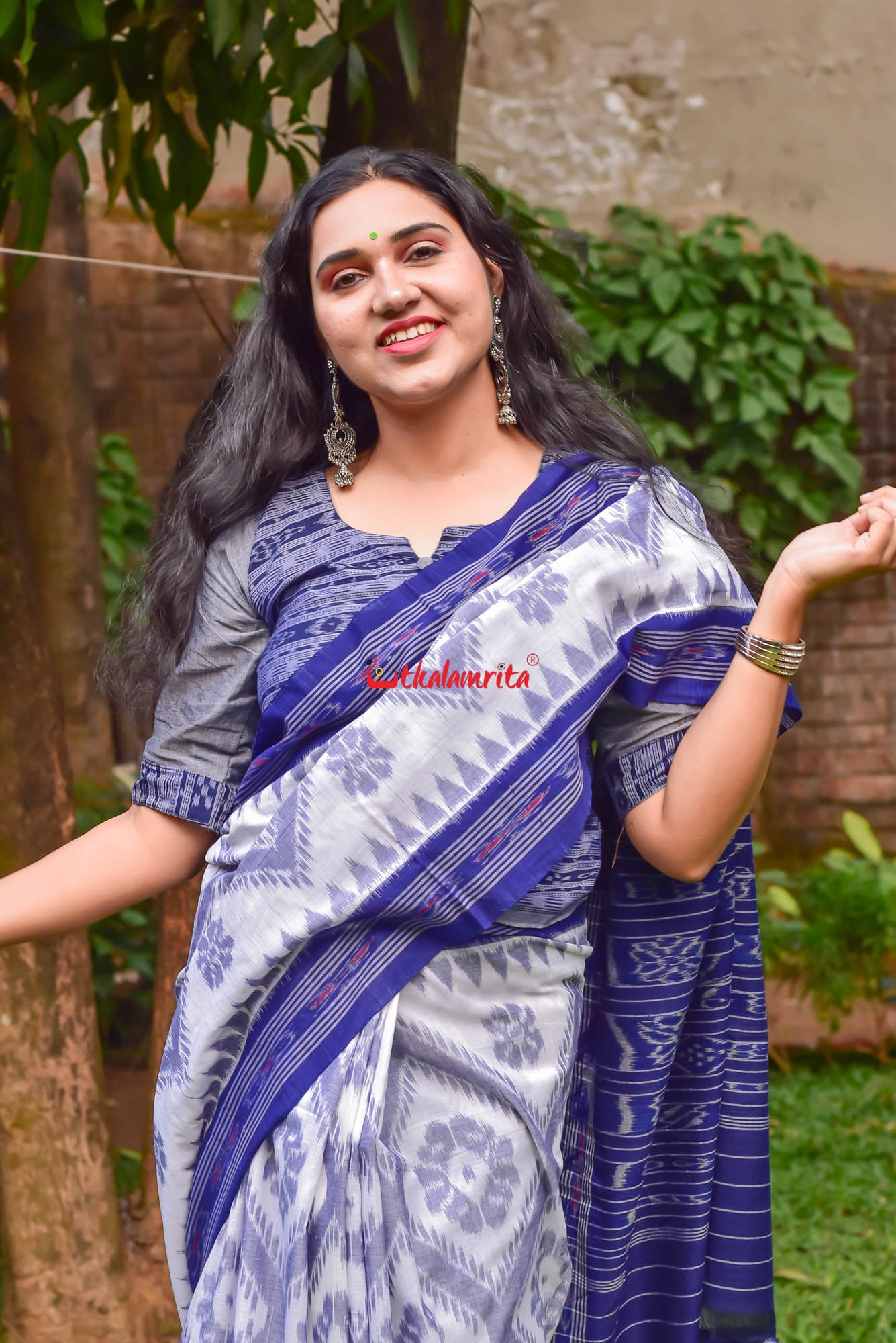 White Blue Bada Phula Cotton Saree