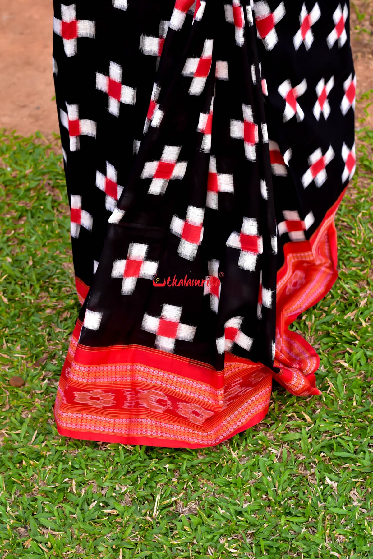 Black all-over pasapali cotton saree