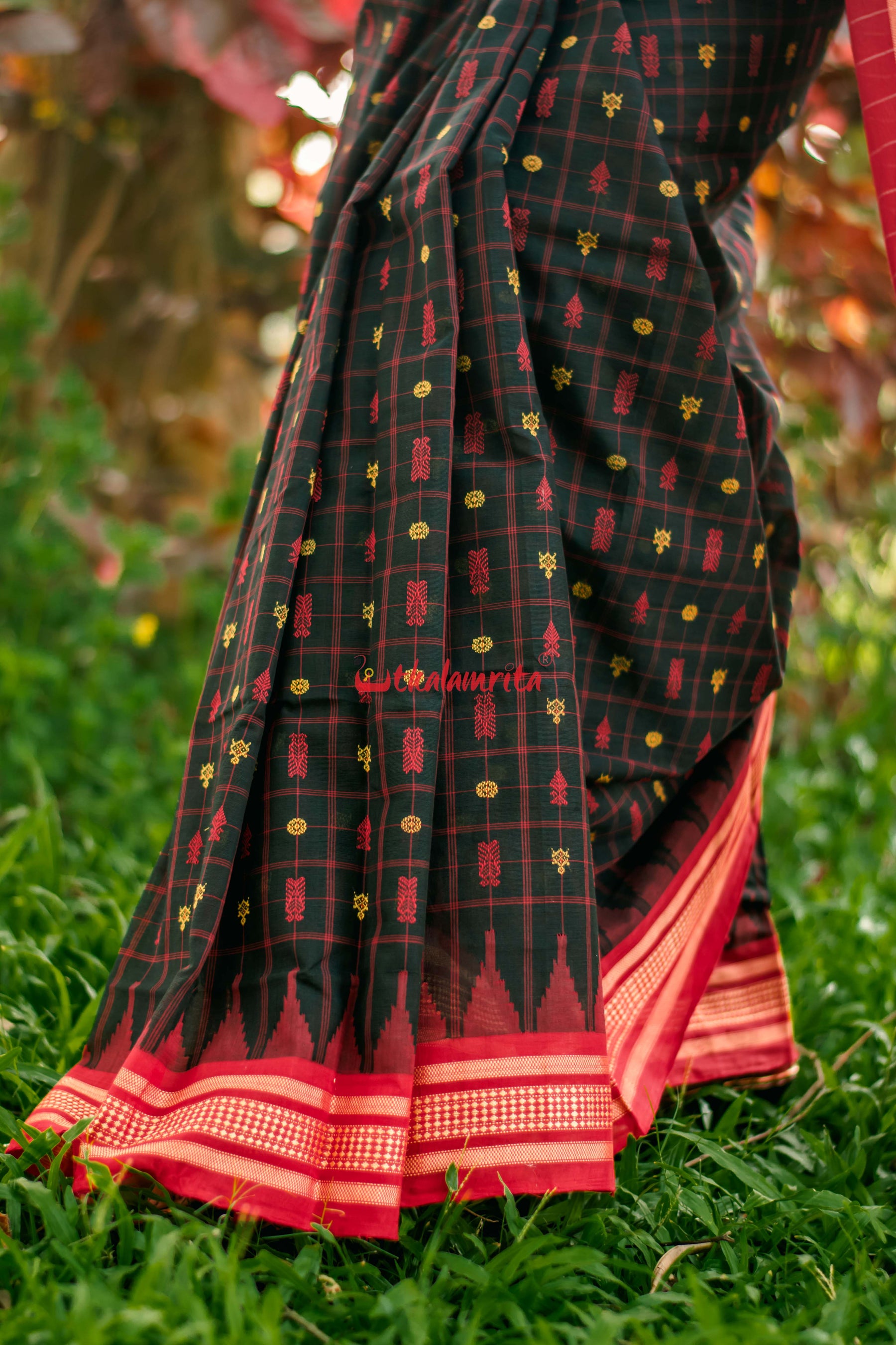 Black Red Hazar Buti Cotton Saree