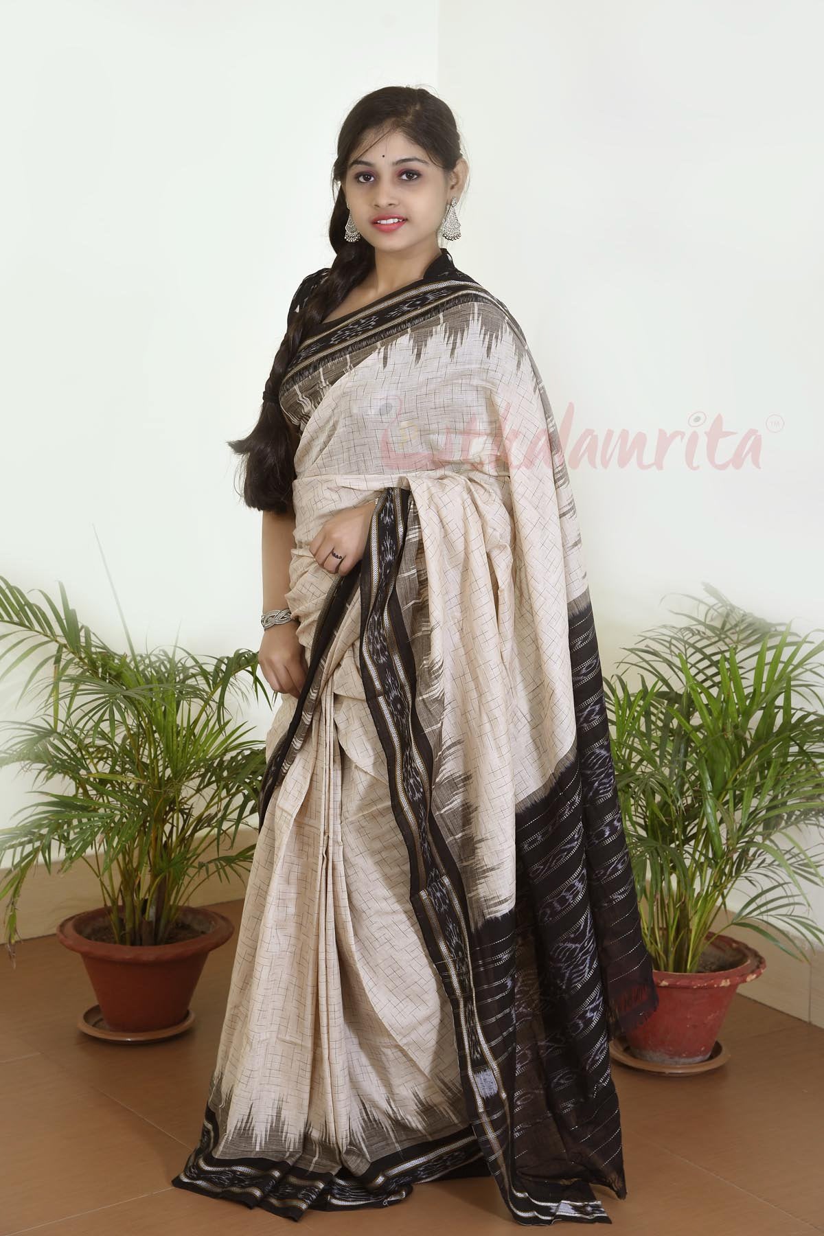 Off White Black Jharana