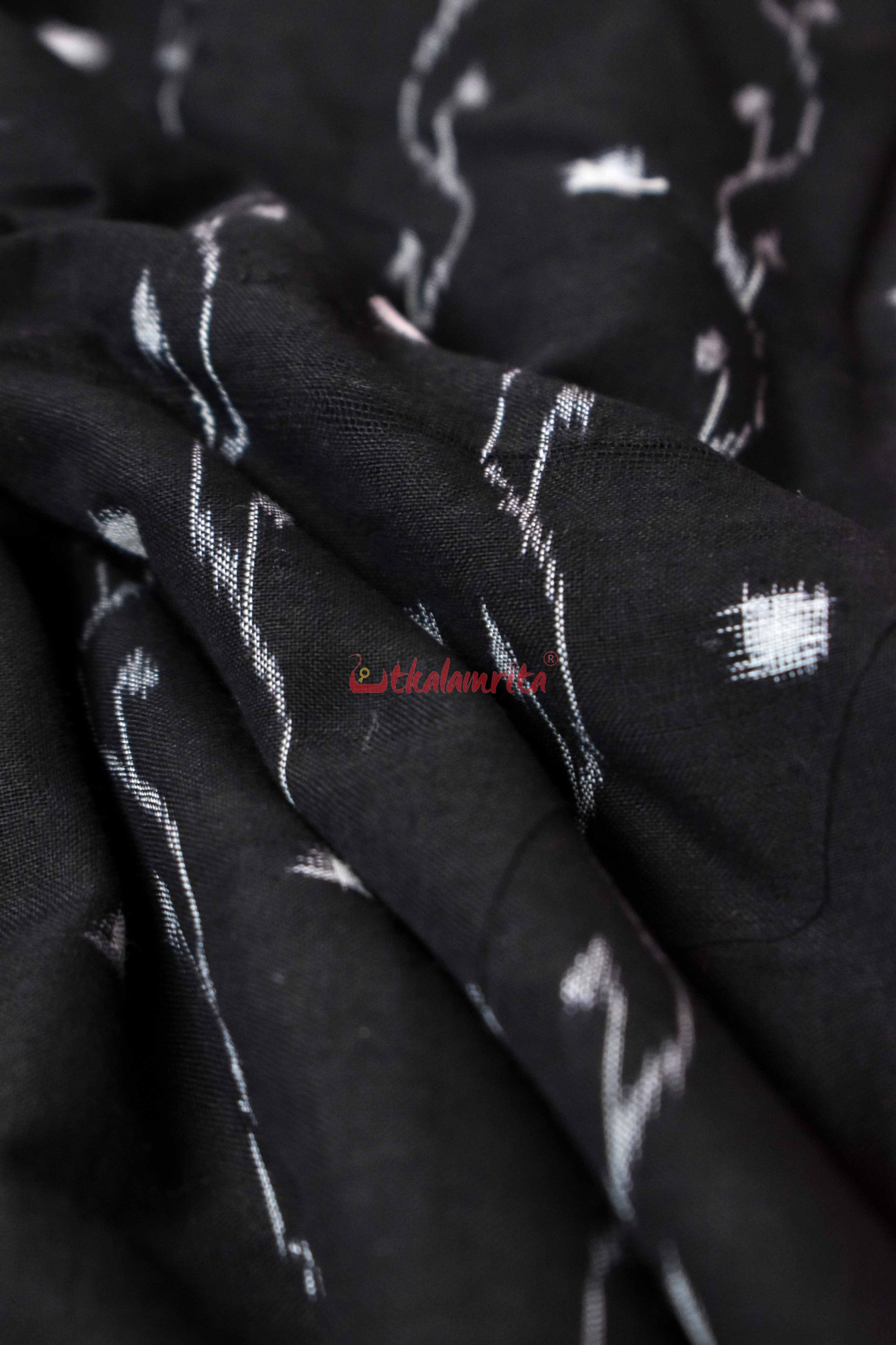 Black Tipa Pasapali Lata (Fabric)