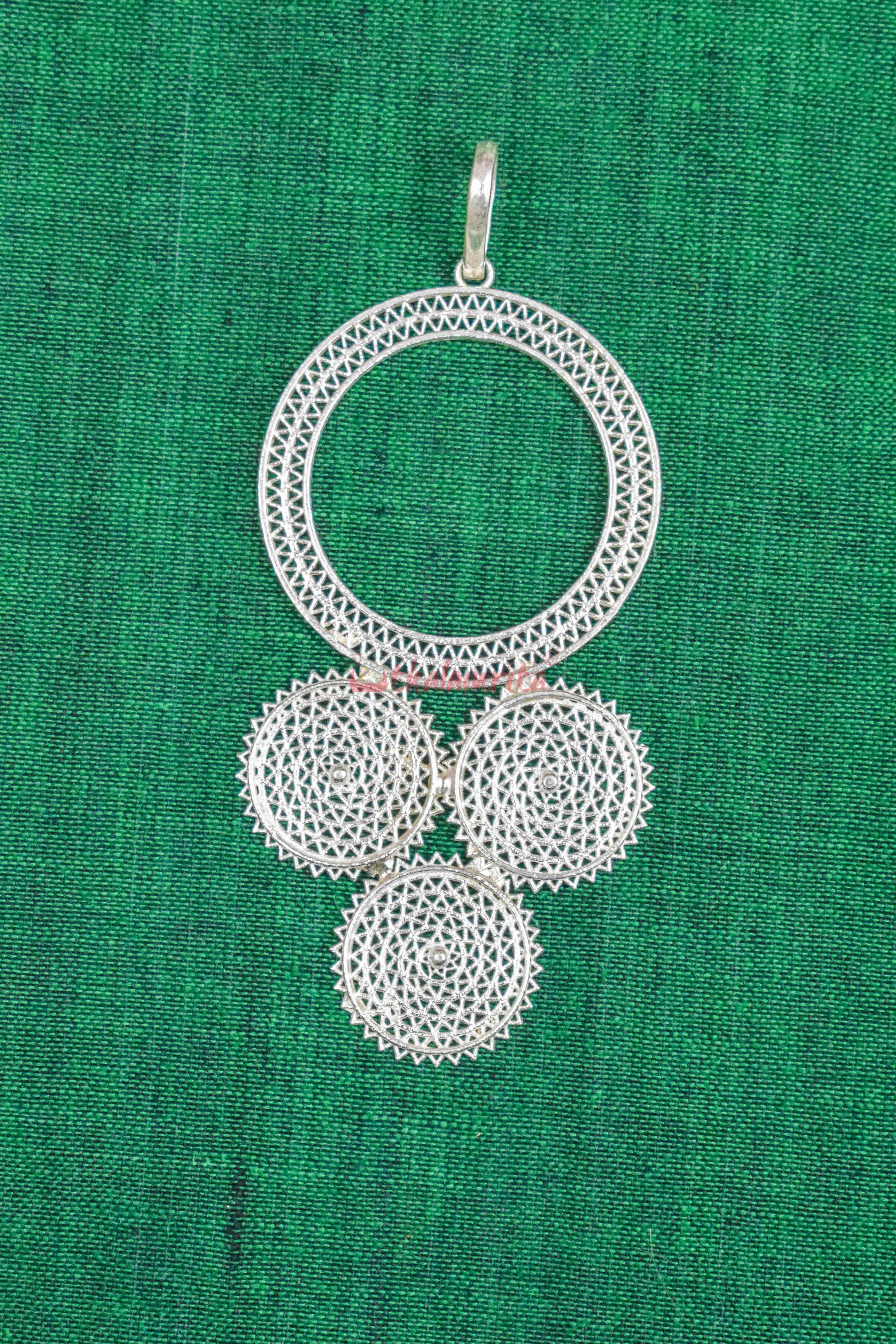 Round and Zanjeeras (Pendant)