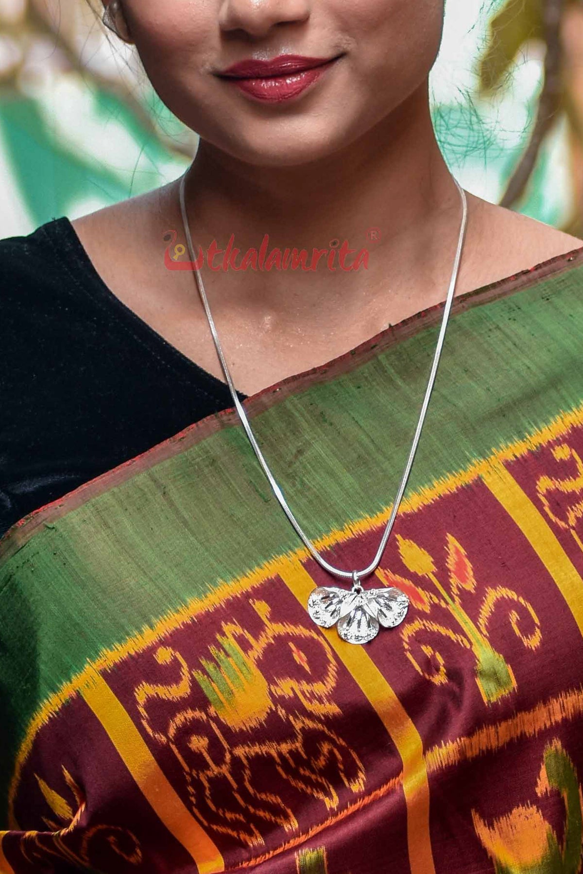 Triple Dhatura (Pendant)