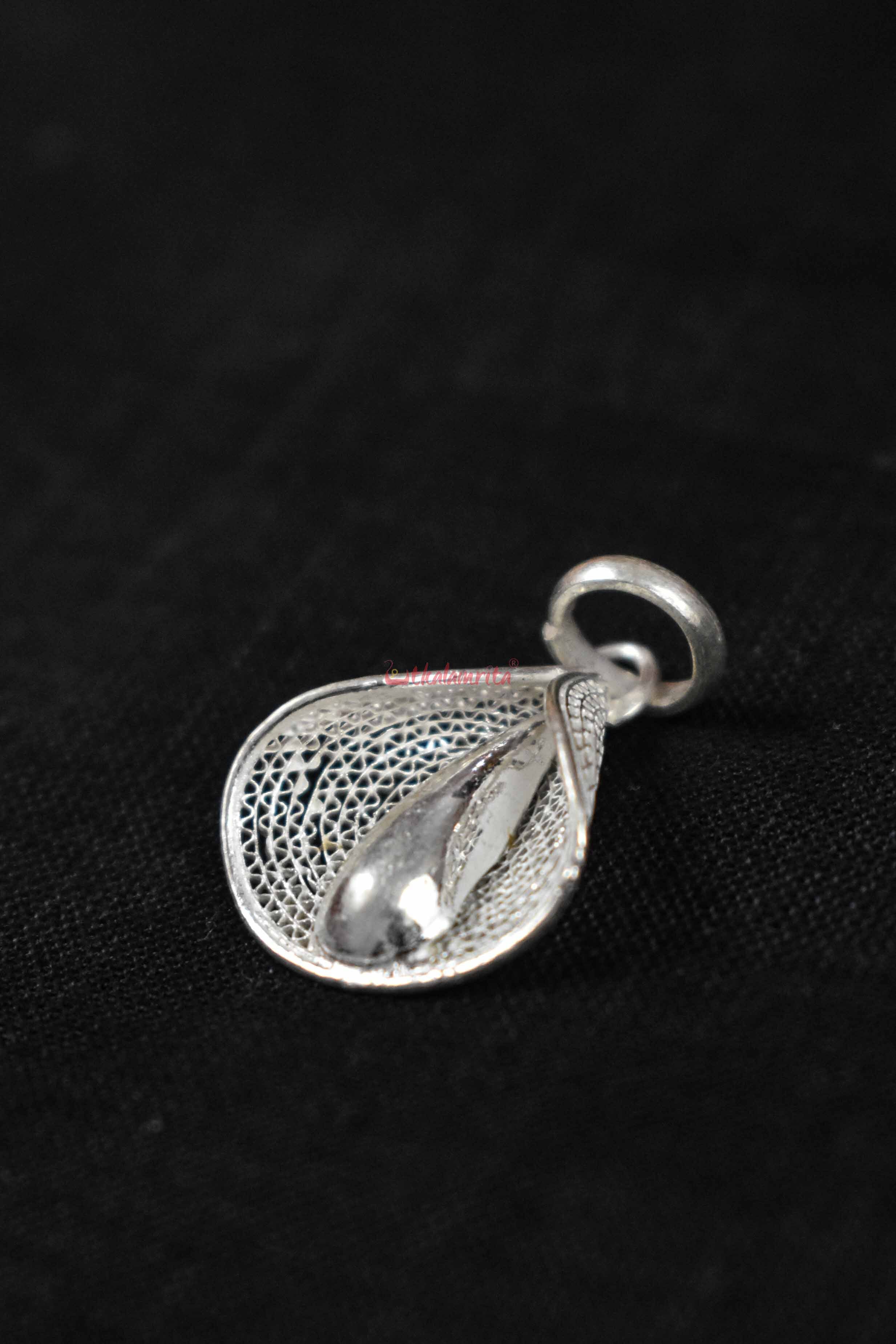 Big Dhatura (Pendant)