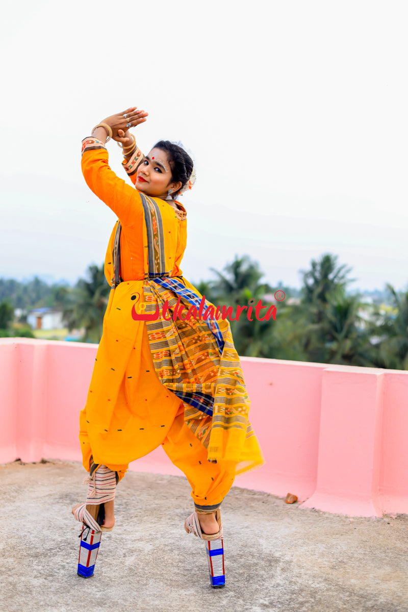 15+ Stylish Lehenga Poses for Girls with Dupatta For Photoshoot - Chitrkala
